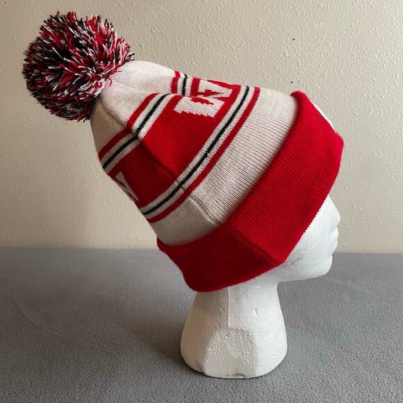 Wisconsin Badgers Knit Pom Beanie Hat Cap Red White Embroidered Logo Big Ten - Picture 5 of 8